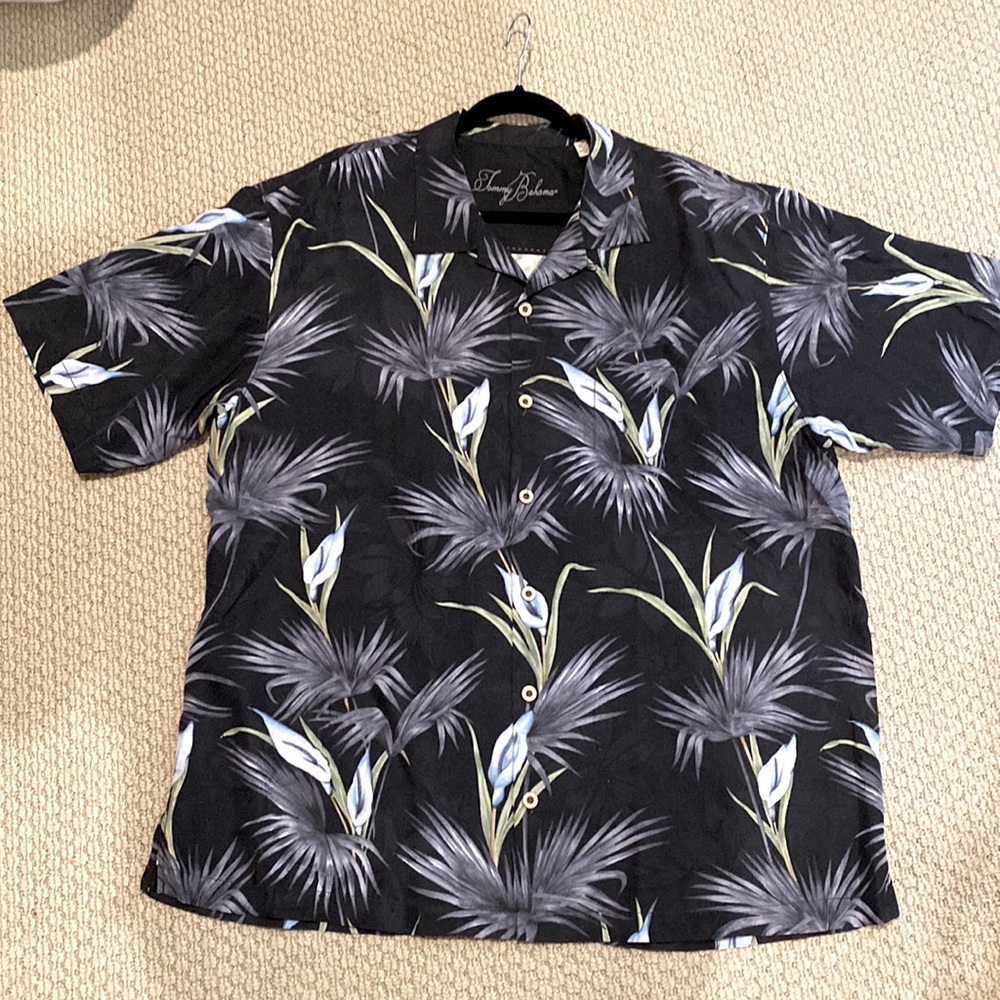 Tommy Bahama short sleeve shirt with front pocket